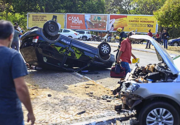 Colisão entre veículos deixa seis feridos em Teresina