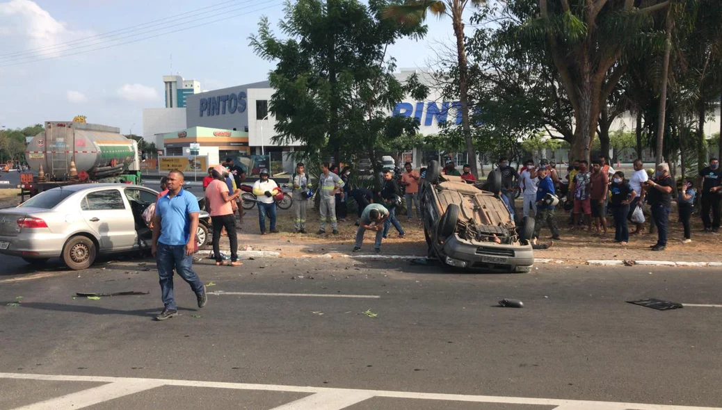 Acidente aconteceu próximo a Pintos Shopping