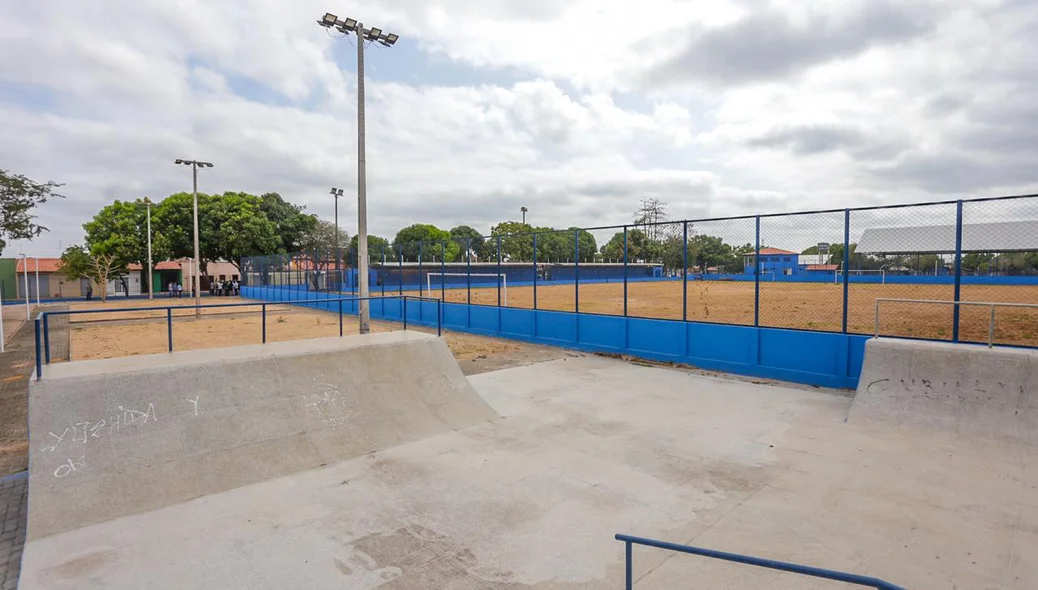 Obra do Complexo Esportivo do bairro Planalto Uruguai em Teresina