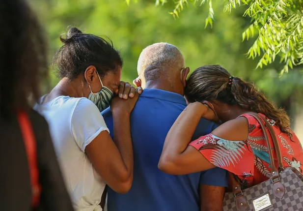 Familiares da vítima