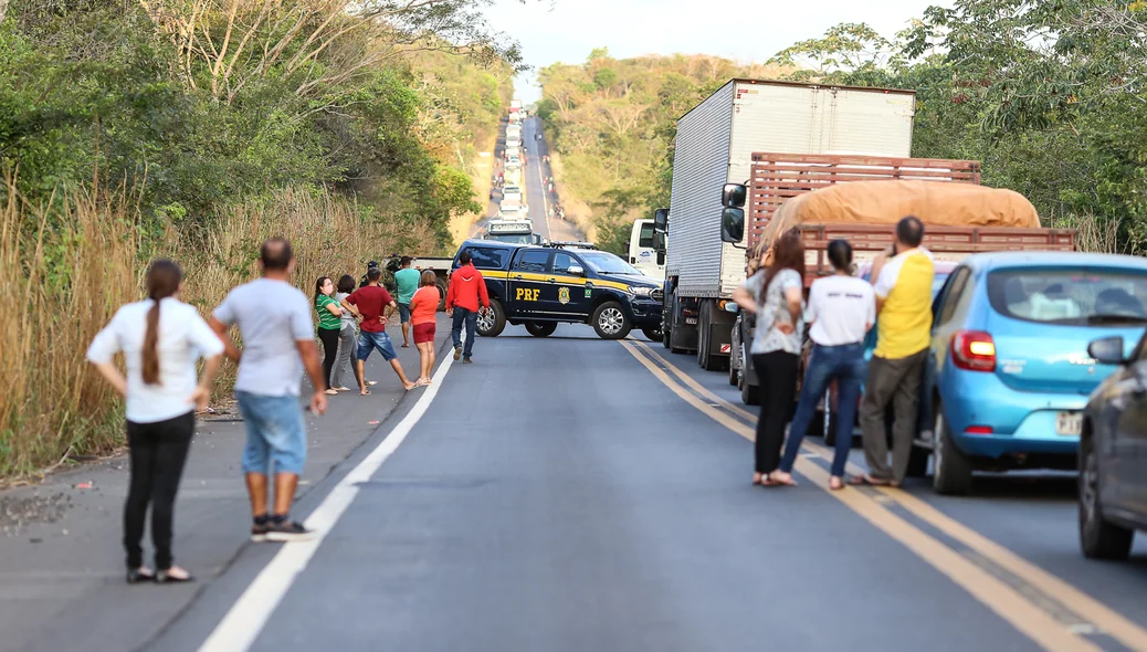 Curiosos no local do acidente 