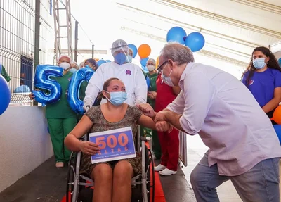 Firmino recebendo paciente no Hospital Pedro Balzi