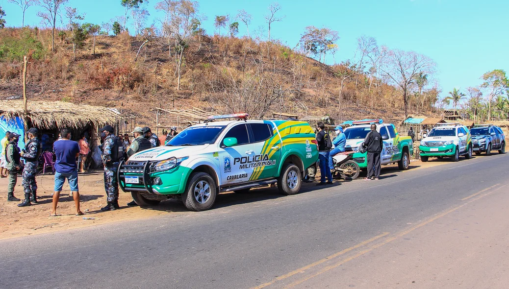 Força Tática, Choque Montado, RONE e Corpo de Bombeiros estão no local 
