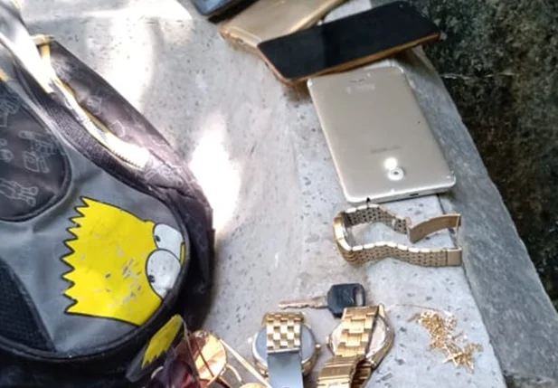 Objetos apreendidos pela Polícia Militar na avenida União