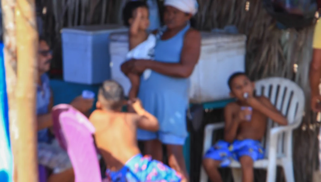 Várias famílias ainda estão no local esperando decisão