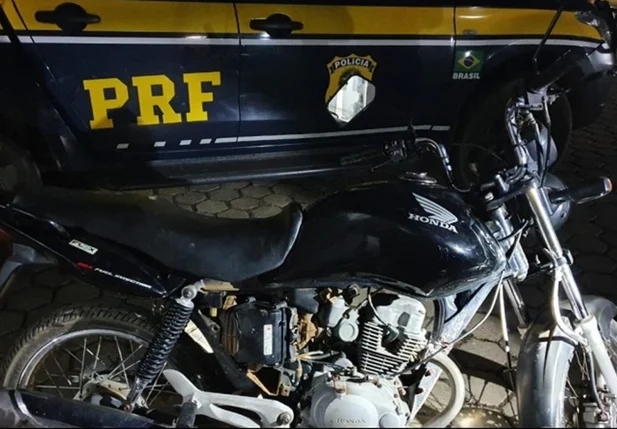 Motocicleta apreendida pela PRF
