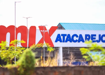 Bandidos explodem caixas eletrônicos no Mix atacarejo