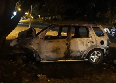 Carro Ford Ecosport roubado e incendiado