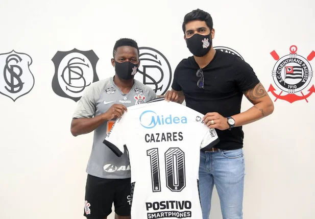 Cazares é oficializado como reforço do Corinthians e assume a camisa 10