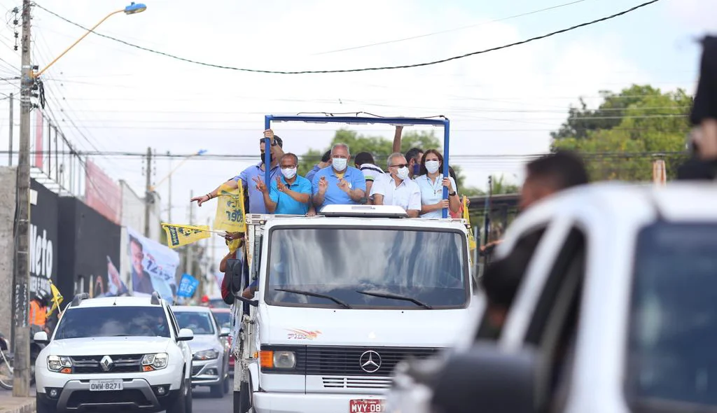 Kleber Montezuma realiza carreata pelo bairro Dirceu