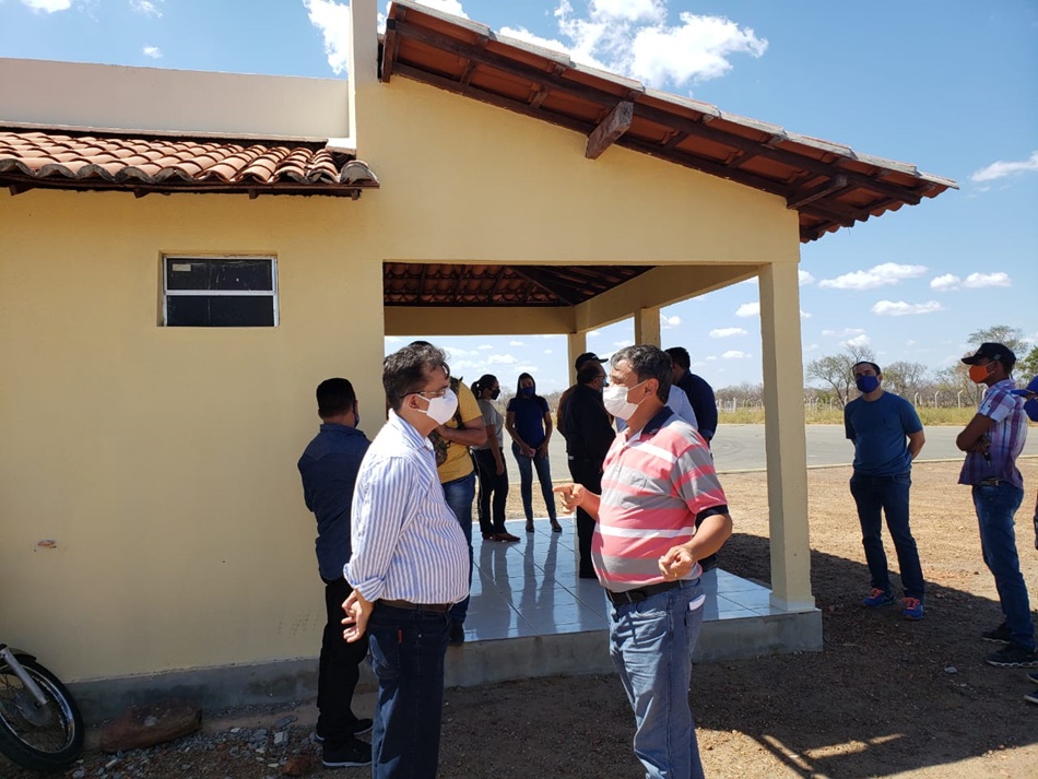 visita obras no aeródromo do Vale do Fidalgo