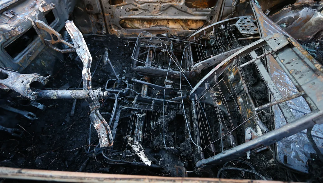 Escort ficou todo destruído 