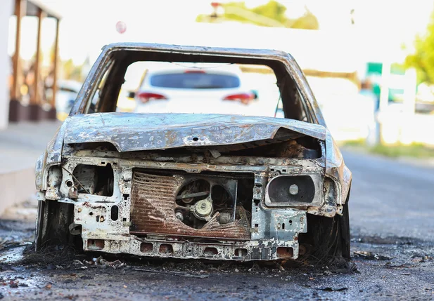 Carro incendiado 