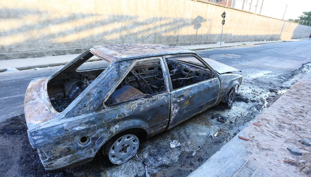 Filho incendiou o veículo 