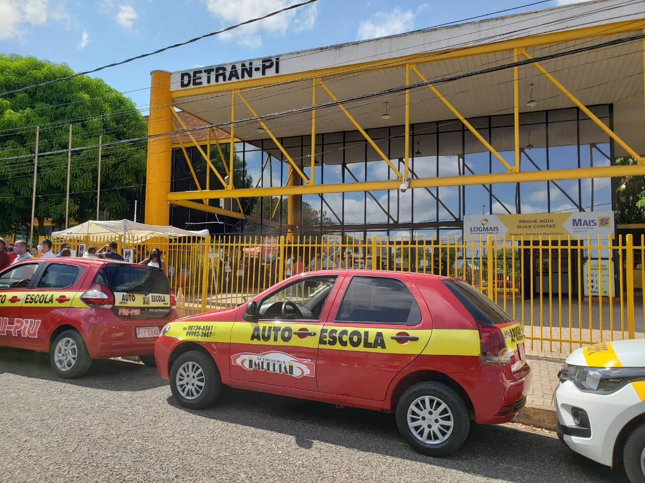 Donos de autoescolas realizam manifestação contra o Detran no Piauí - GP1