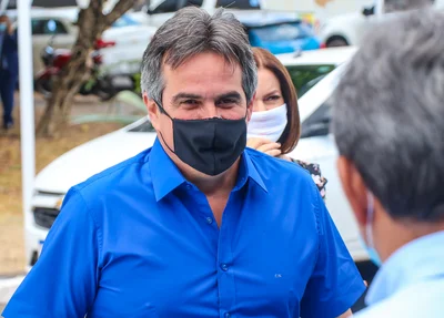 Senador Ciro Nogueira chega a sede do Progressitas