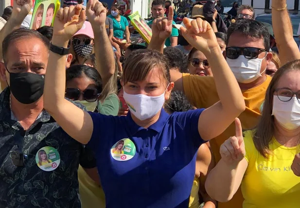 Ivanária Sampaio faz caminhada em Esperantina sem uso de fogos de artifícios