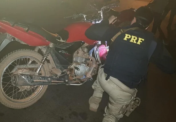Motocicleta recuperada pela Polícia Rodoviária Federal
