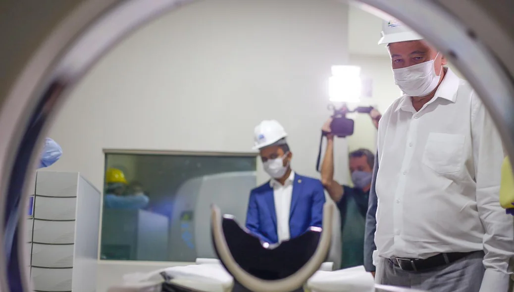 Wellington Dias visita o hospital Infantil