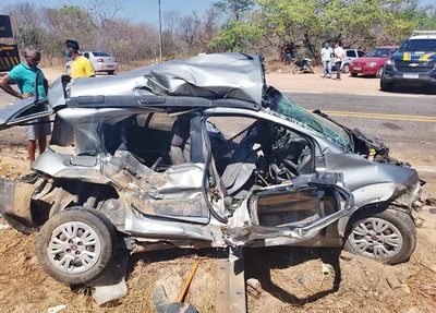 Veículo ficou destruído no acidente