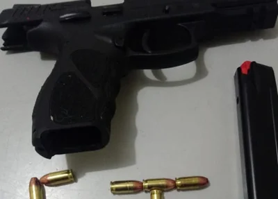 Arma encontrada com o suspeito