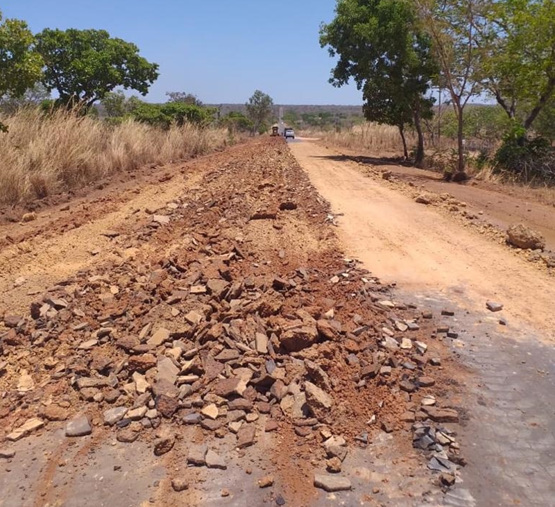 Trecho da rodovia PI 218, ligando os municípios de Jerumenha e Guadalupe