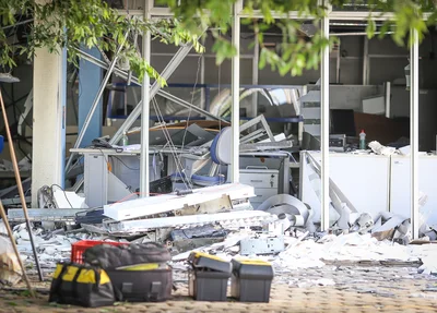 Local onde estava o caixa eletrônico ficou totalmente destruído