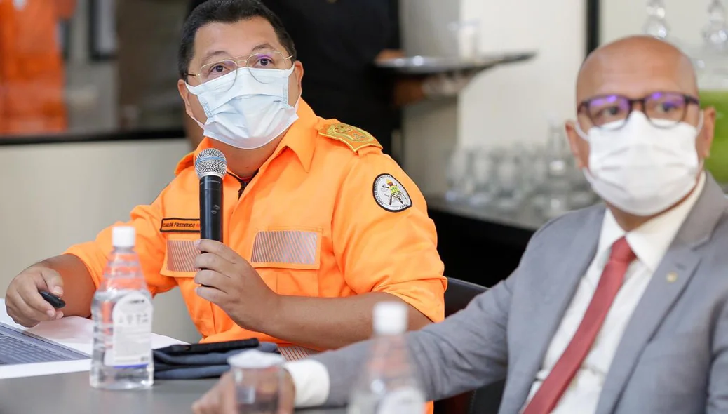 Coronel Carlos Frederico apresenta dados em reunião