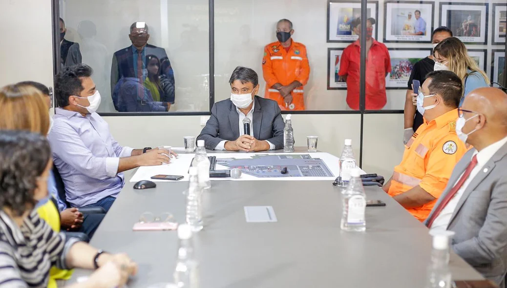 Governador Wellington Dias em reunião na Ceasa
