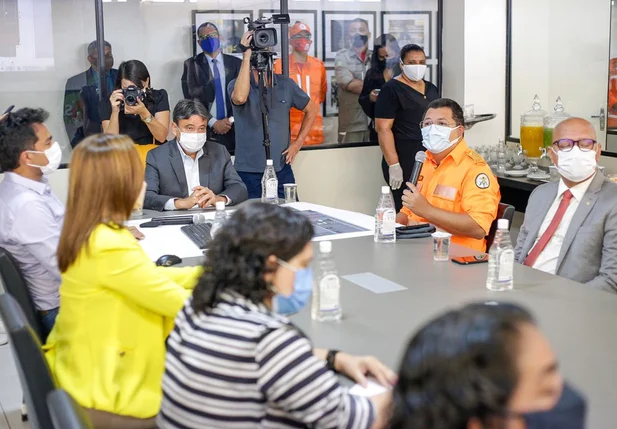 Reunião sobre instalação de posto dos bombeiros na Ceasa