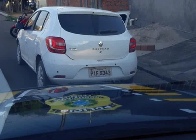 Carro recuperado pela PRF na zona sul de Teresina