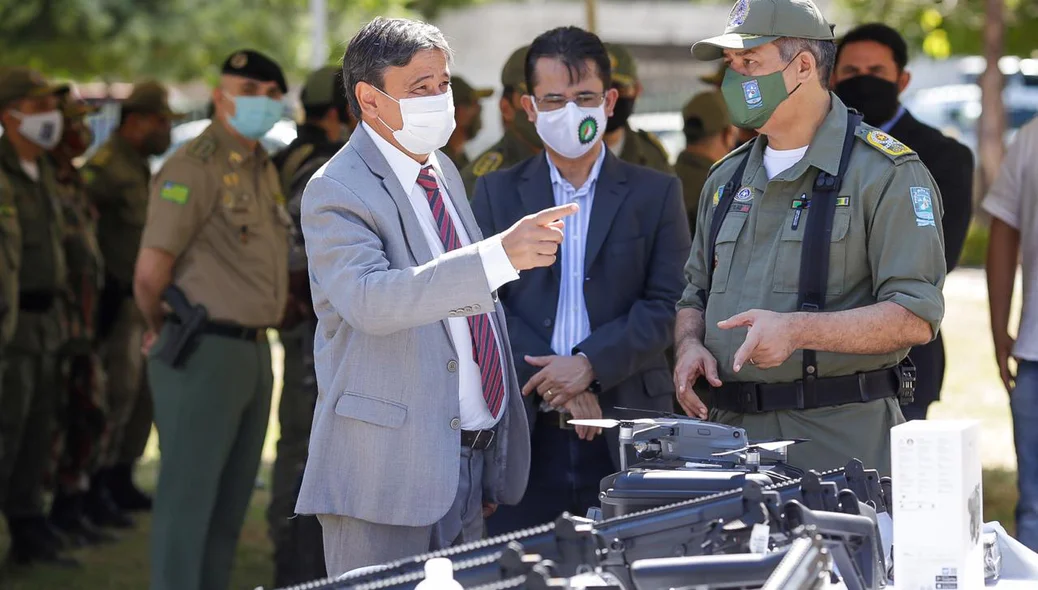 Governador Wellington Dias conversa com coronel Lindomar Castilho