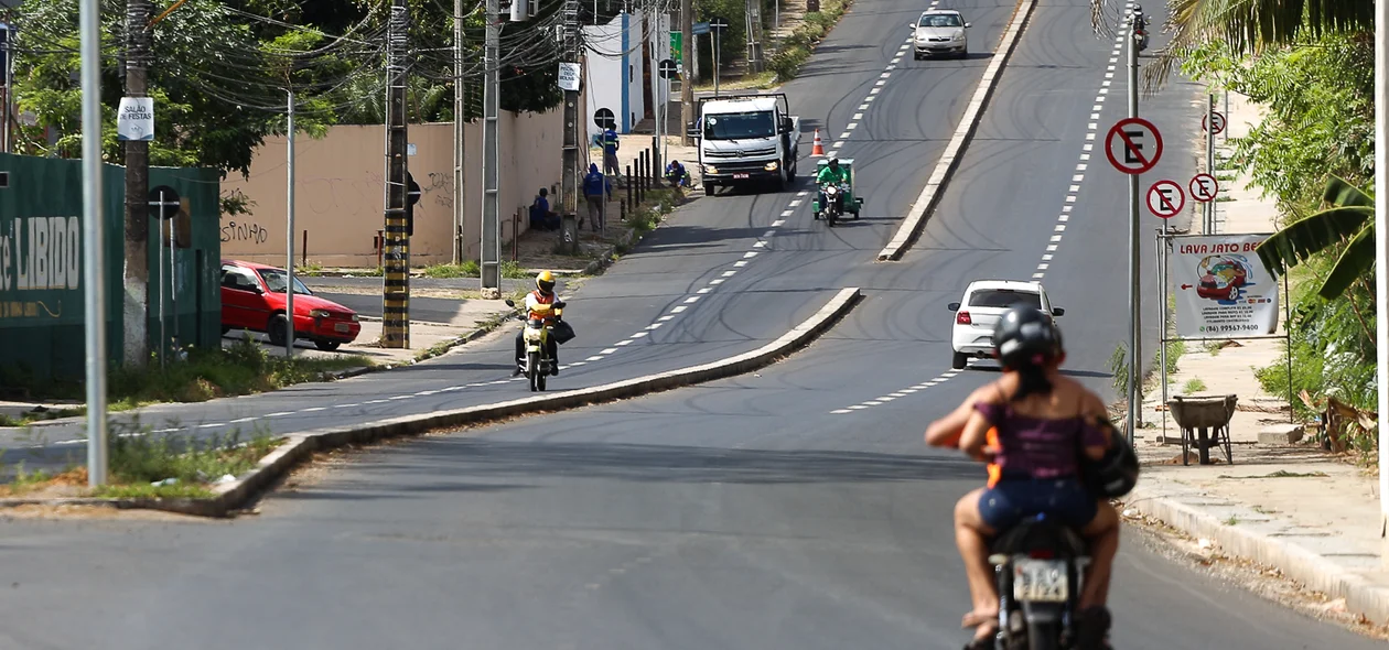 Implantação da sinalização na Avenida dos Expedicionários em Teresina Piauí 