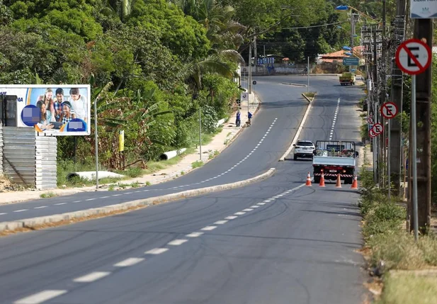 Implantação da sinalização na Avenida dos Expedicionários