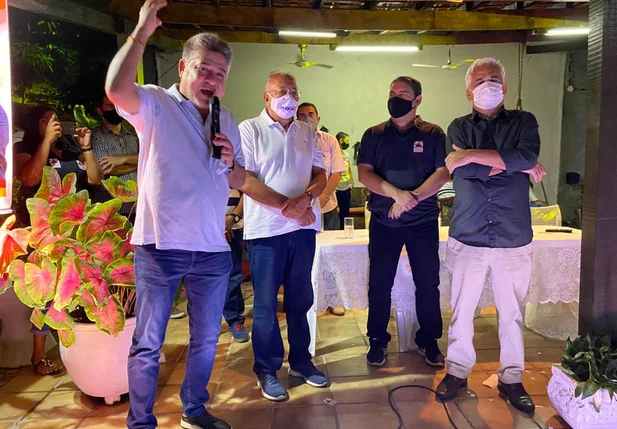 João Madison e Dr. Pessoa prestigiam reunião de James Guerra