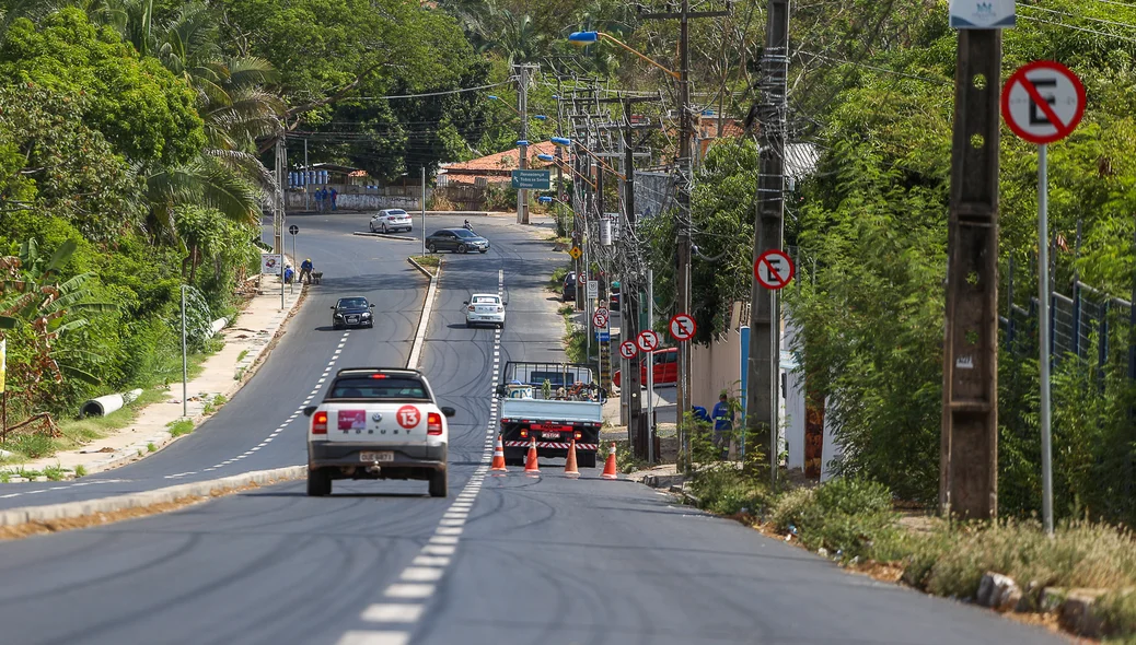 Sinalização na avenida 