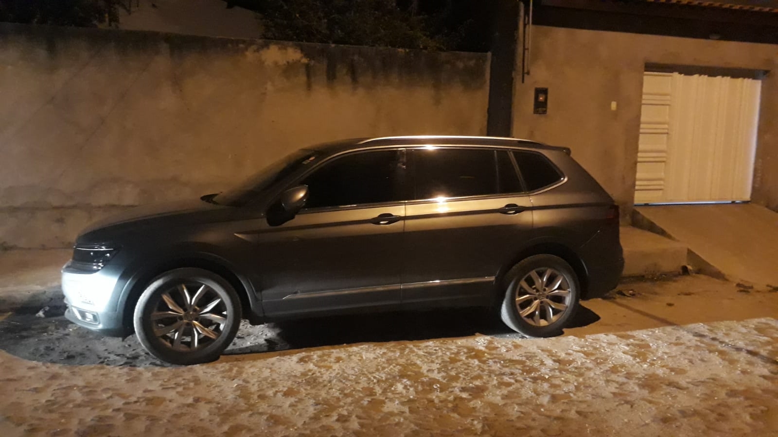 Polícia Militar recupera veículo de luxo roubado no bairro Horto