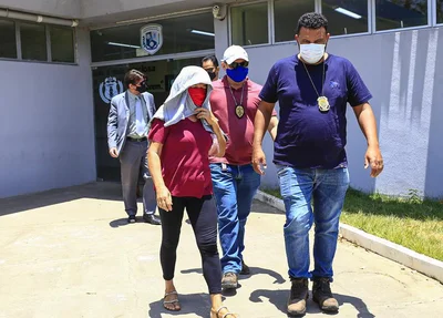 Mulher é presa acusada de matar vizinha 