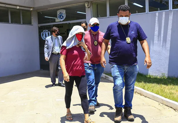 Mulher é presa acusada de matar vizinha 
