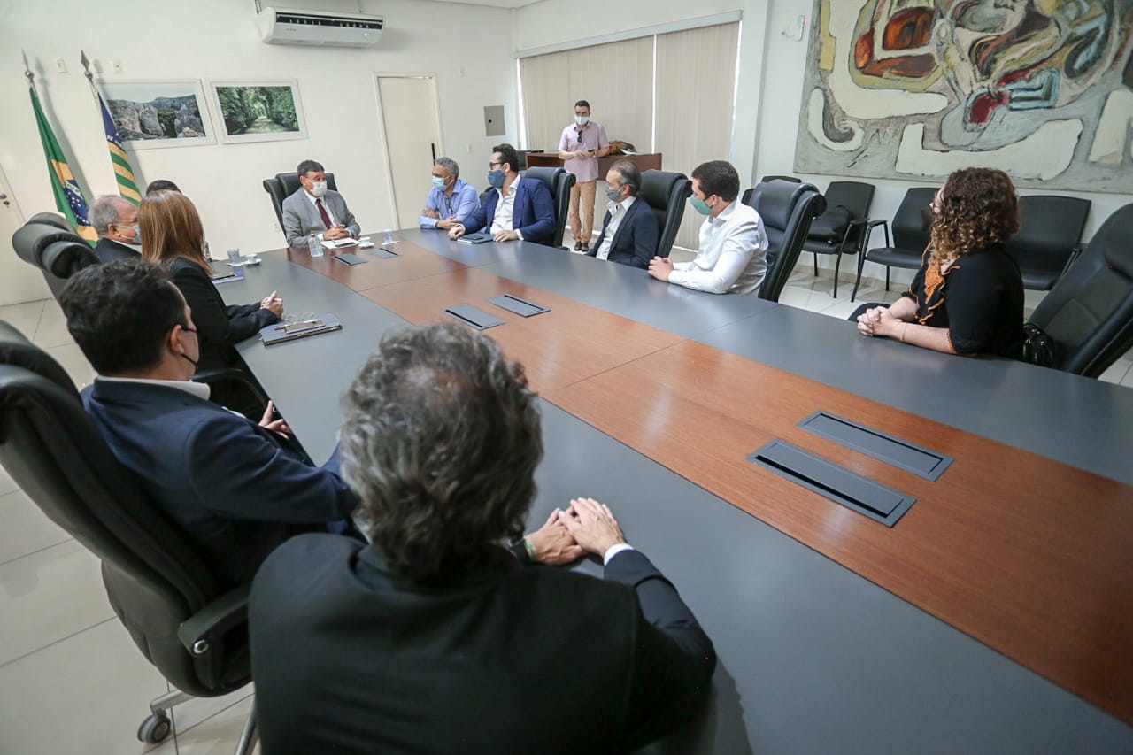 Wellington Dias discute com empresários investimentos no litoral do Piauí
