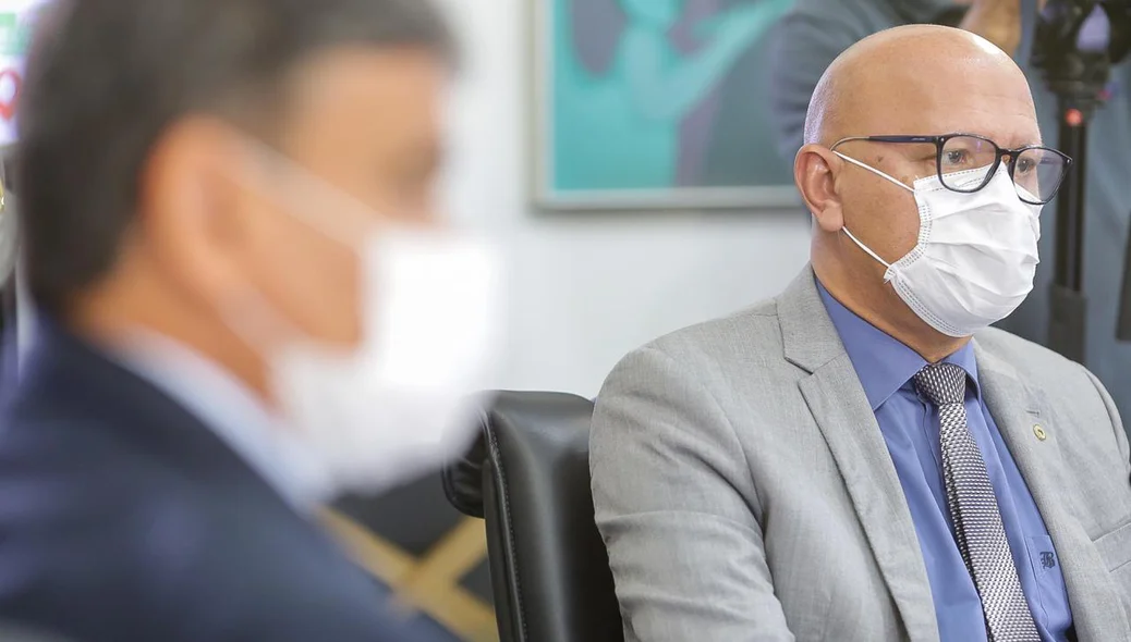 Franzé Silva em reunião no Karnak