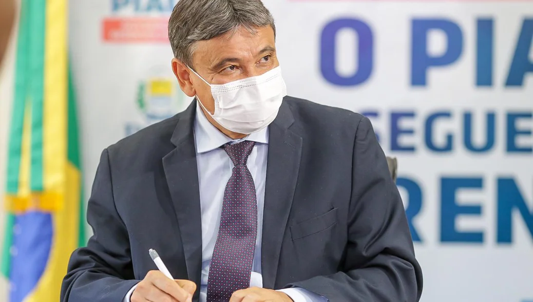 Governador Wellington Dias em reunião no Karnak
