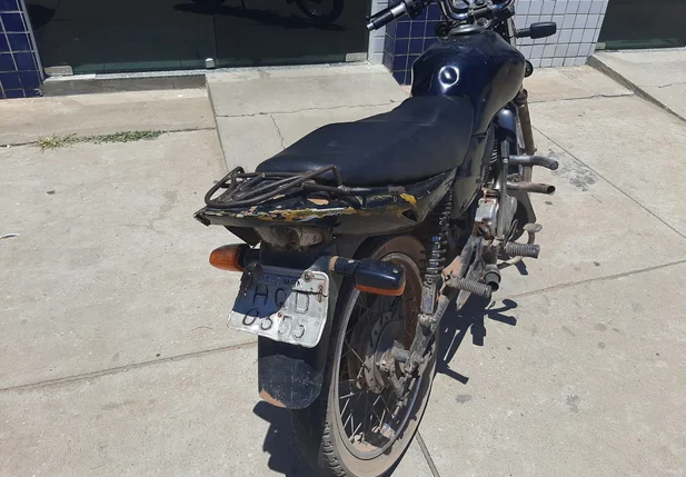 Motocicleta recuperada pela Polícia Civil do Piauí