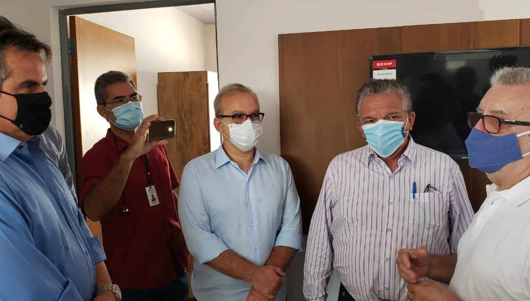 Ciro Nogueira ao lado de Firmino Filho e do secretário nacional de habitação