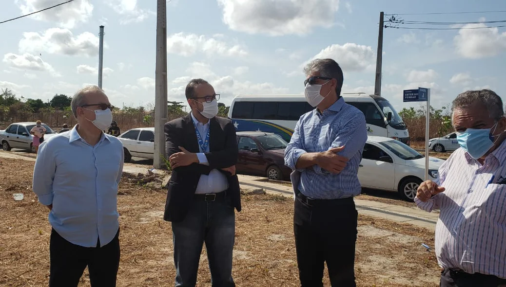 Firmino Filho inaugura conjunto habitacional
