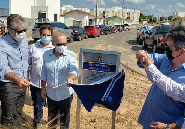 Firmino Filho inaugura Residencial Parque Brasil em Teresina