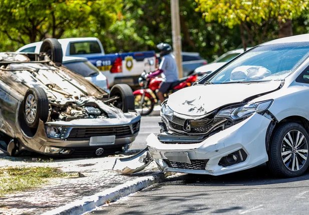Acidente envolvendo dois carros em Teresina Piauí 