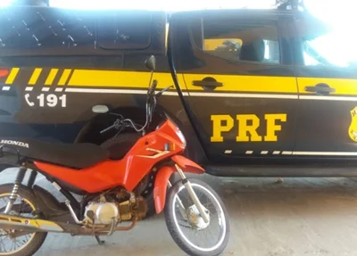 Motocicleta apreendida pela PRF em Brasileira