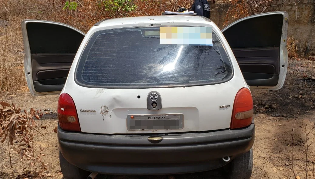 Veículo Corsa recuperado pela PM