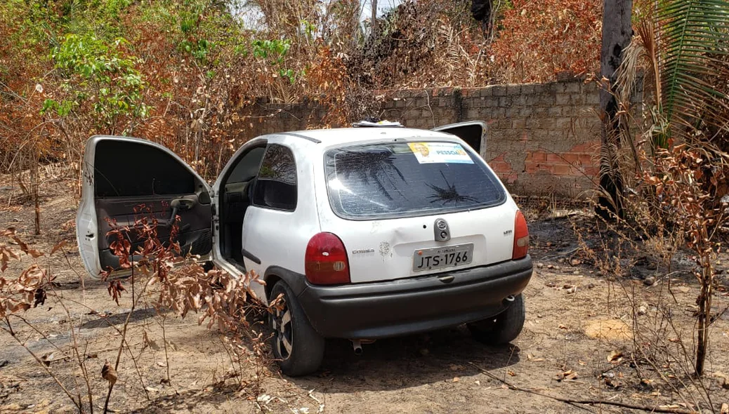 Veículo foi abandonado